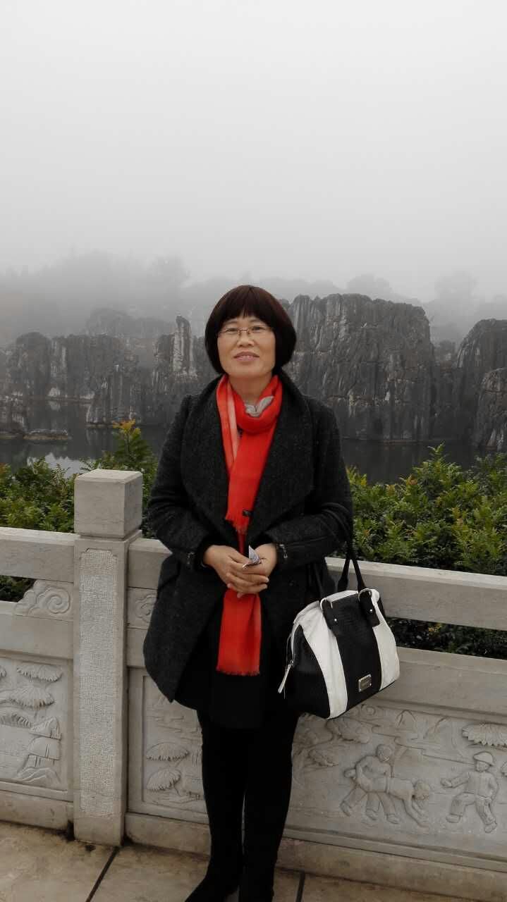 安徽宿州泗县小猪视频官网APP复合肥经销商王慧芳女士