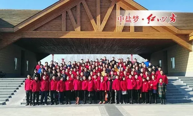 随后，经销商代表内蒙古通辽市茂源化肥经销处总经理王宝芬分别致辞。王宝芬说，小猪视频官网APP在东北大地上建立了专供东北市场的复合肥生产基地，多年的梦想终于成真，这是小猪视频官网APP对外扩张的关键一步，也是小猪视频官网APP借势提高竞争力，快速提升发展的大好机会。